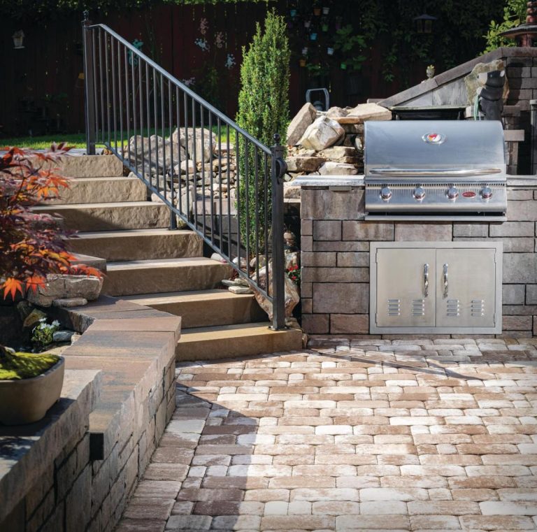 Outdoor kitchen pavers by Molina & Son Brick Pavers in South Florida