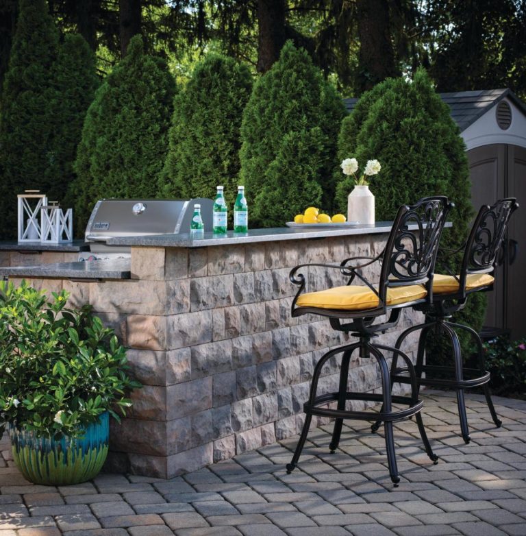Outdoor kitchen pavers by Molina & Son Brick Pavers in South Florida