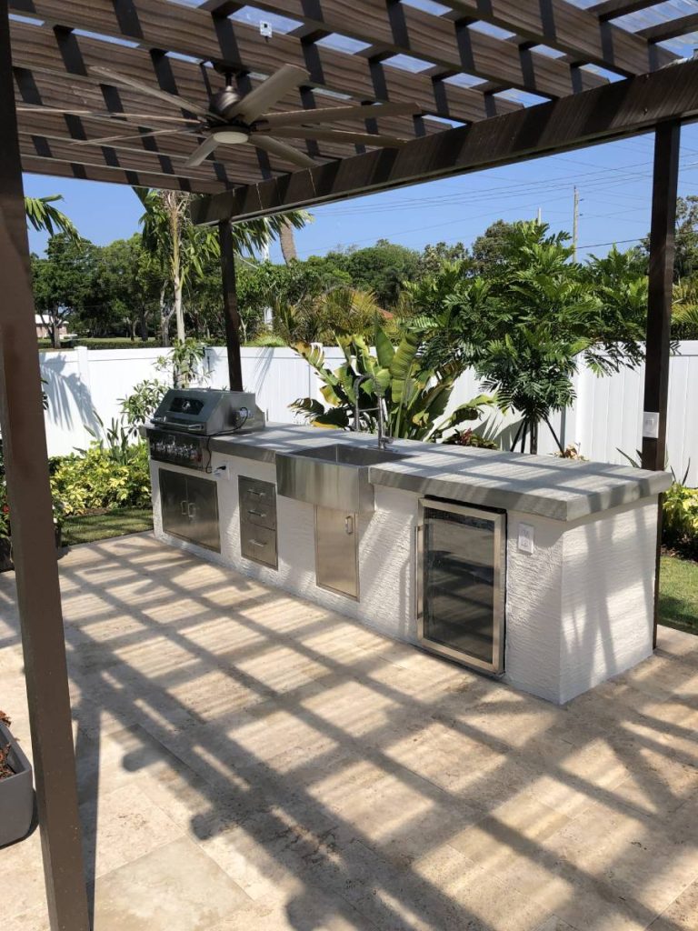 Outdoor kitchen pavers by Molina & Son Brick Pavers in South Florida