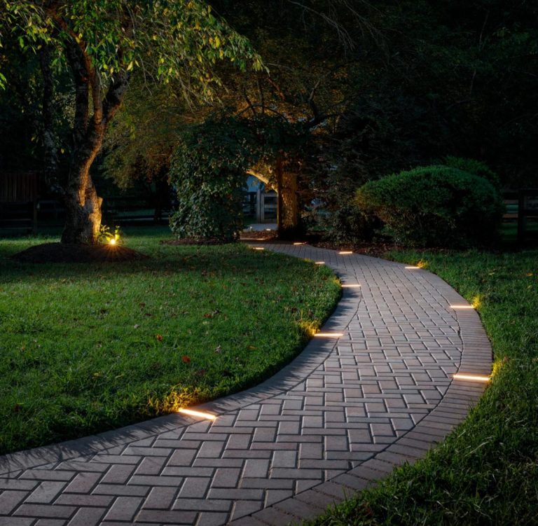 Walkway pavers by Molina & Son Brick Pavers in South Florida
